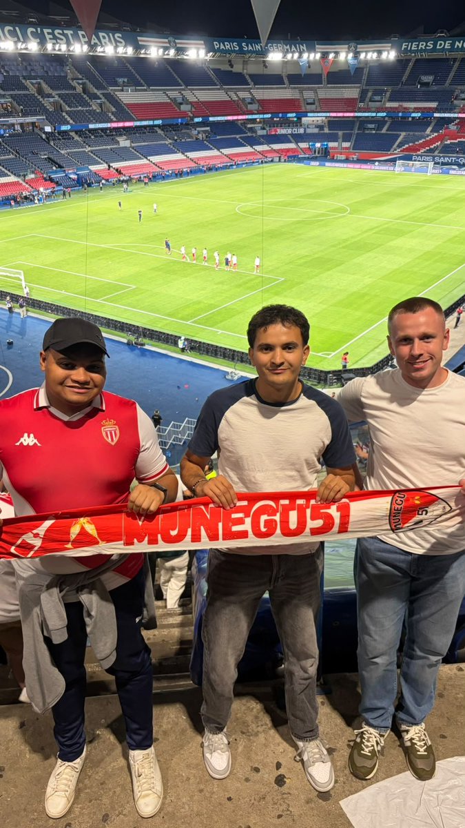 Munegu51's tweet photo. ❤️🤍 On continue sur notre lancée de debut de saison avec cette magnifique victoire contre le PSG. 

💪 On ne lâche rien et on se donne RDV à Strasbourg pour un 12/12 ? 😁

Merci à ceux qui étaient présents en parcage pour soutenir nos joueurs ! 

#DagheMunegu #PSGASM @CSMonaco https://t.co/RC9eDx2NKi