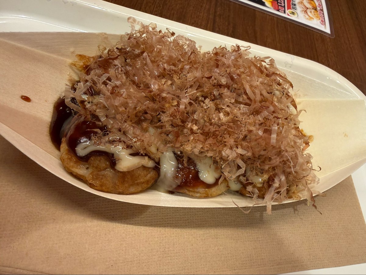 Azuki5b0p's tweet photo. 大阪来たらたこ焼き食べとかないとね🐙 https://t.co/iwX0DlQLX4