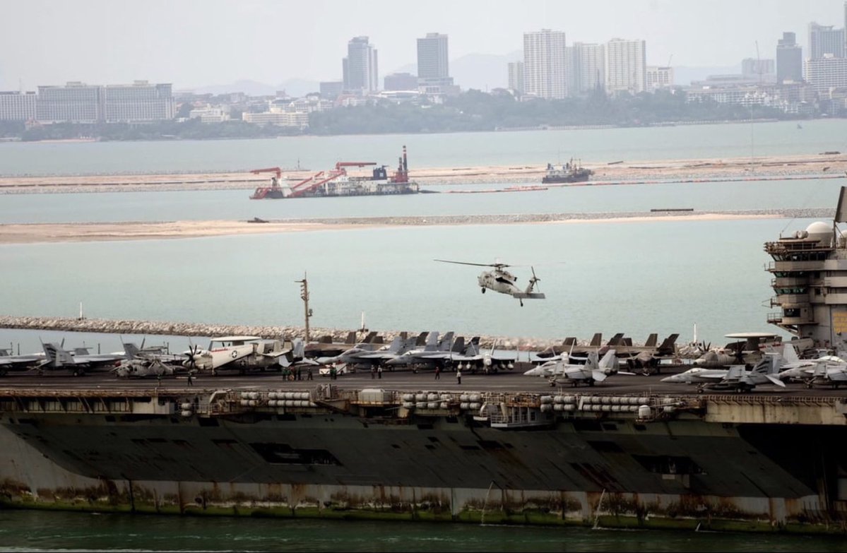 mellowjnr_'s tweet photo. The USS Abraham Lincoln pulling into Thailand looking like it’s been through it. 7+ months at sea will do that. https://t.co/GMGS7L4PBK