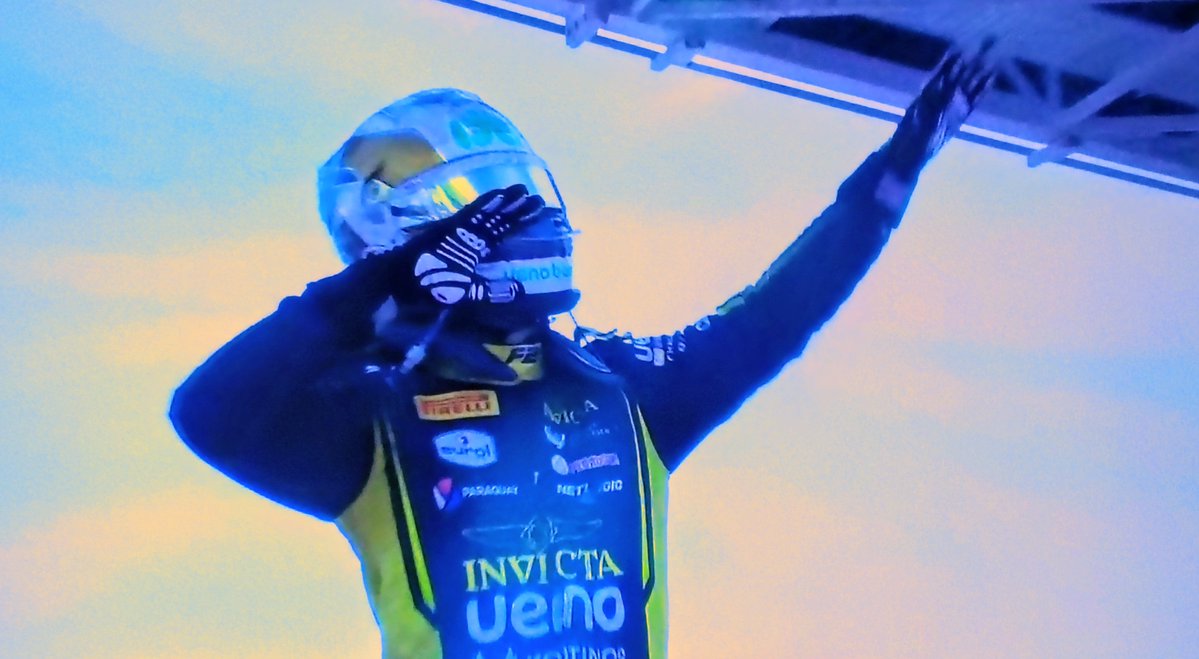 alonso_theracer's tweet photo. Qué piloto es Joshua Durksen, eh. Apenas se hizo con el liderato en la sprint de #F2 en Monza ya no lo soltó. Es un duro el cabro.

Ya merece un asiento en una categoría top el de Paraguay. 

Victoria de gente grande.

#ItalianGP https://t.co/5USWXXJBfh