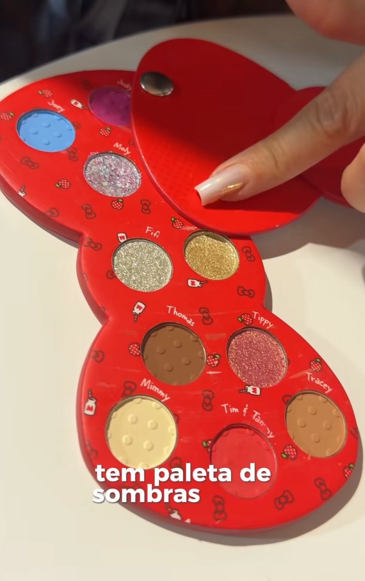strawllie's tweet photo. A Ruby rose simplesmente vai lançar uma coleção com a Hello Kitty https://t.co/MdFygAQYfx