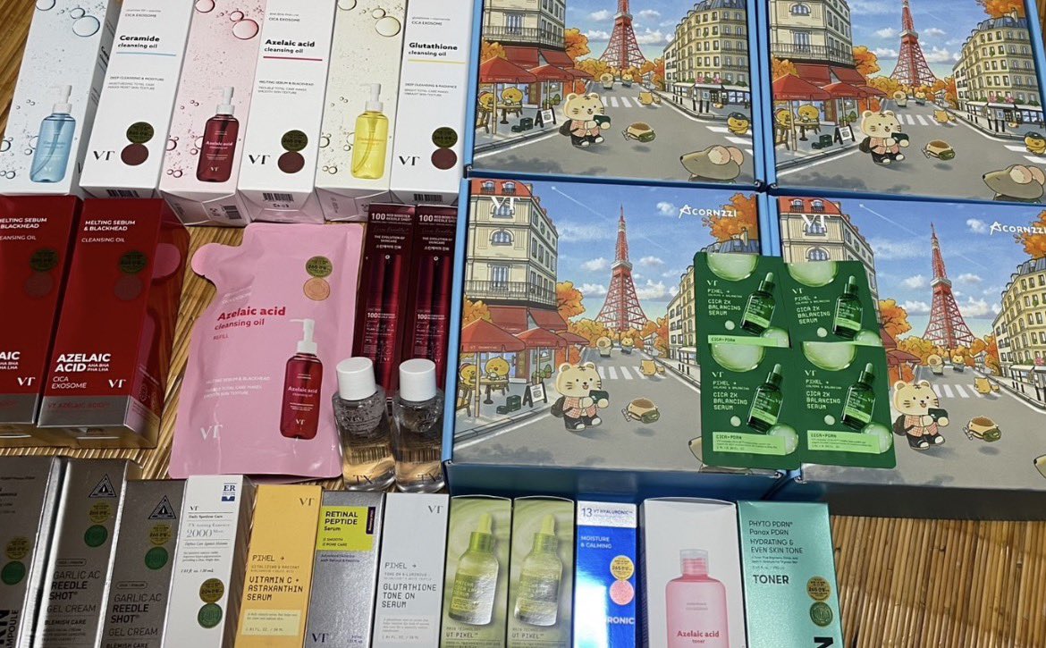 takuya0415_'s tweet photo. 写真を見た同僚「業者？」「仕入れ？」

メガ割と楽天でVTの商品買いすぎた
(分割配送で半分も届いてない)

他社品も買いすぎた、顔が足りない https://t.co/4kryb7sEOQ
