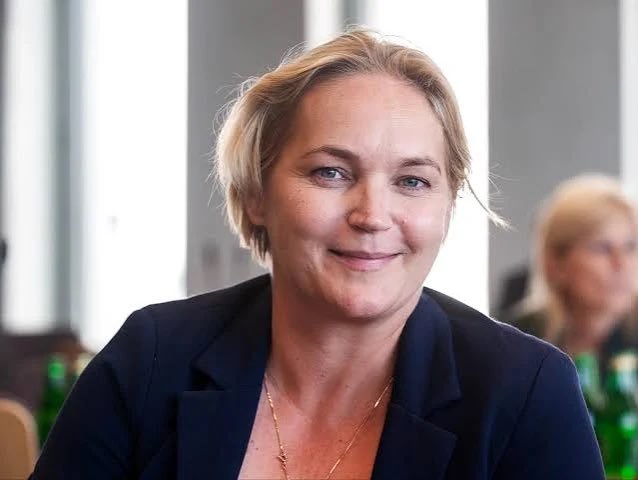 Papi00777's tweet photo. Chorosińska szczeka, karawana jedzie dalej.😂 https://t.co/7alSbhNMcd