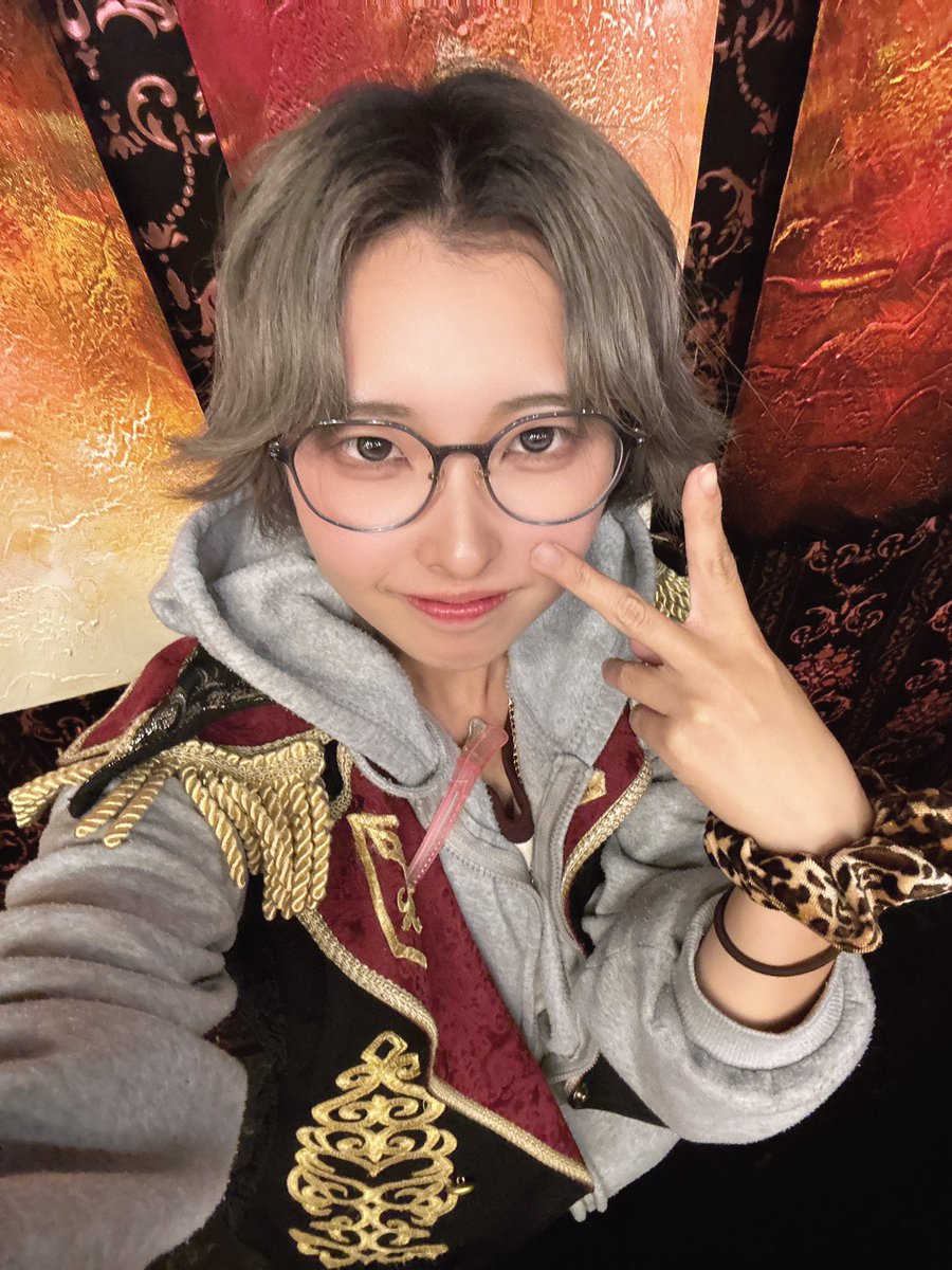 dracula_oz's tweet photo. もう終わっているのですが、今日のオズくんを🪄︎︎✨
実は僕もメガネ持ってきてて、メガネ比率高めのお城でした https://t.co/4MEs1wW3BS