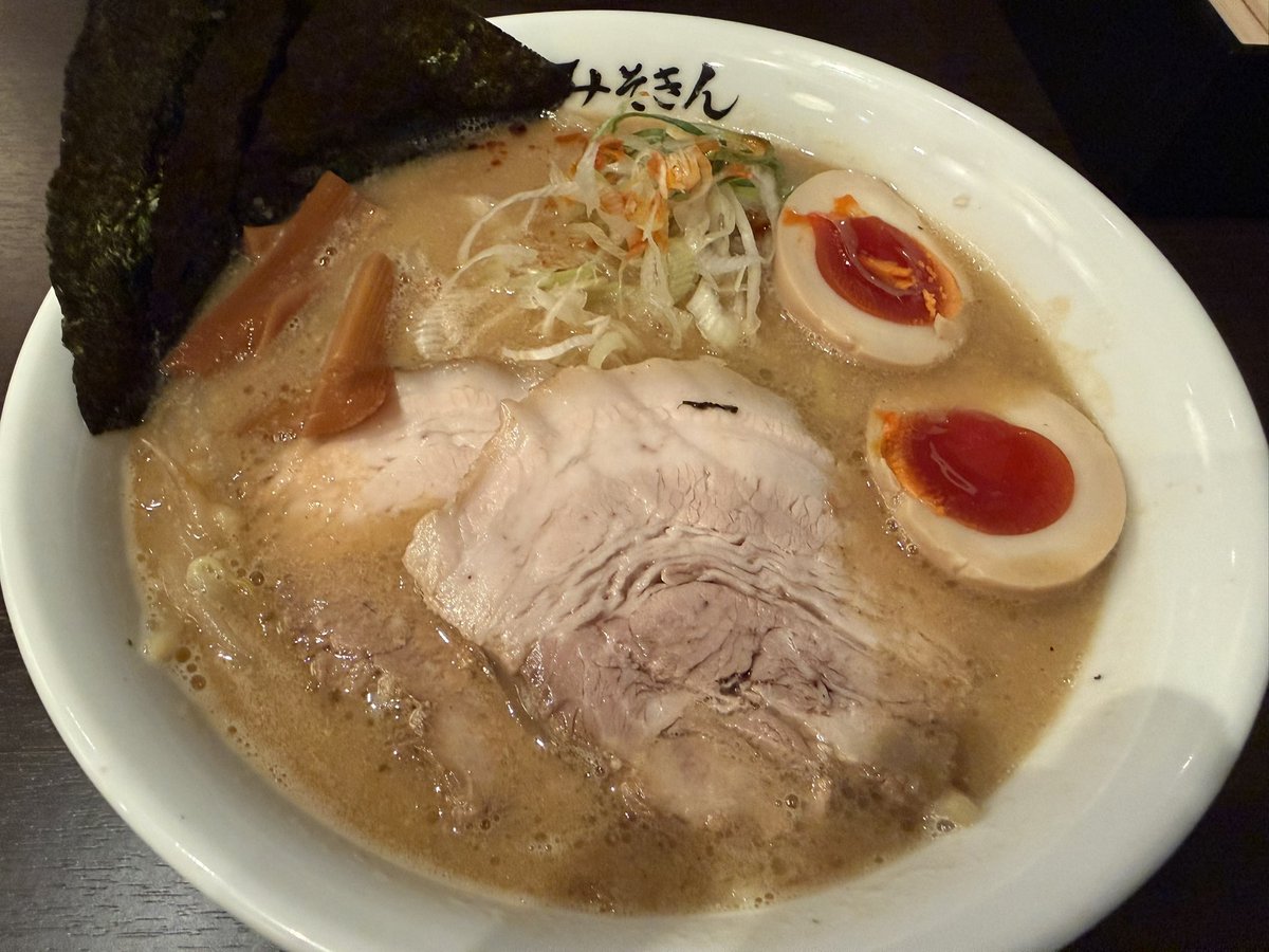 odacchi_pokeGo's tweet photo. ゆーすけさんと超久々の再会
みそきん行ってきた🍜 https://t.co/YyMmsLFHQ9