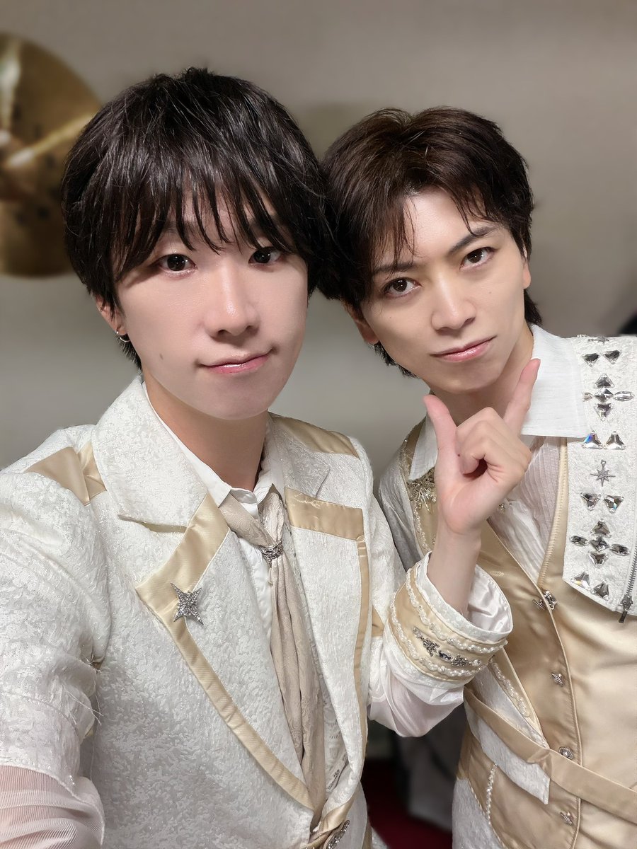 kimapuriHP's tweet photo. 顎持ち野崎さんと
俺の盛れないカメラから逃げるとみたん https://t.co/Tjdx1yI8IV