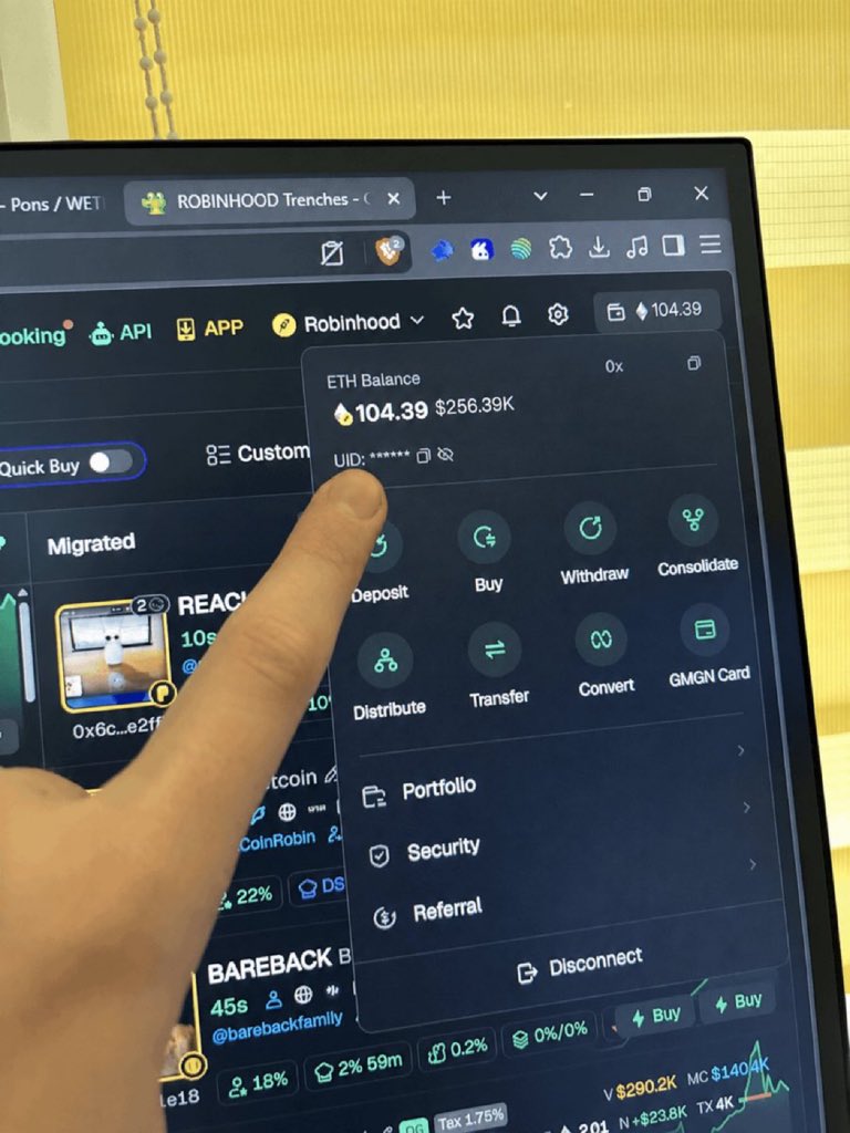 FalouFrases_'s tweet photo. I TURNED $3K INTO $250K ON ROBINHOOD MEMES IN 10 DAYS

Most people use the same tools.

The difference is in a few small details.

Here’s exactly what I do 👇

1️⃣ GMGN for finding runners

Set the chain to Robinhood and watch New Pairs, Trending and Hot Searches.

Don’t start with the coin that already printed.

Filters I use:

For established names: under ~$25M mc, 7+ days old, sort by vol. I’m looking for secondaries around $5M-$10M that still have room for $50M-$100M.

For fresh: ~$500K+ mc, under 7 days old, sort by vol. I like $1M-$2M entries with $10M-$20M as the first hurdle.

Always check bundles, snipers and rug flags. Dirty tape = skip.

2️⃣ FOMO for checking holders

Take a runner from the last 2-3 days, open Holders and find wallets that entered very early.

Then filter them.

Stale wallet = skip.
Buy and dump in 2 mins = skip.
Spraying every launch = skip.
Actually selective and early = follow.

Wait for their next buy, then only enter if the chart and narrative still make sense.

Never copy blindly.

If all the big accounts already hold it, you’re probably late.

3️⃣ The most important part

STOP BUYING GREEN CANDLES.

Don't ape a 10-15 hr launch that's still pumping.

- Hunt 1-4 day old names that already ran, dumped, and still have a live community on X.
- Paste the CA.
- Check holder concentration.
- Check if CT is still posting.
- Buy dips (100-200k after a 1-3m ATH), not the 2x pump everyone already saw.

More info is on my telegram.
