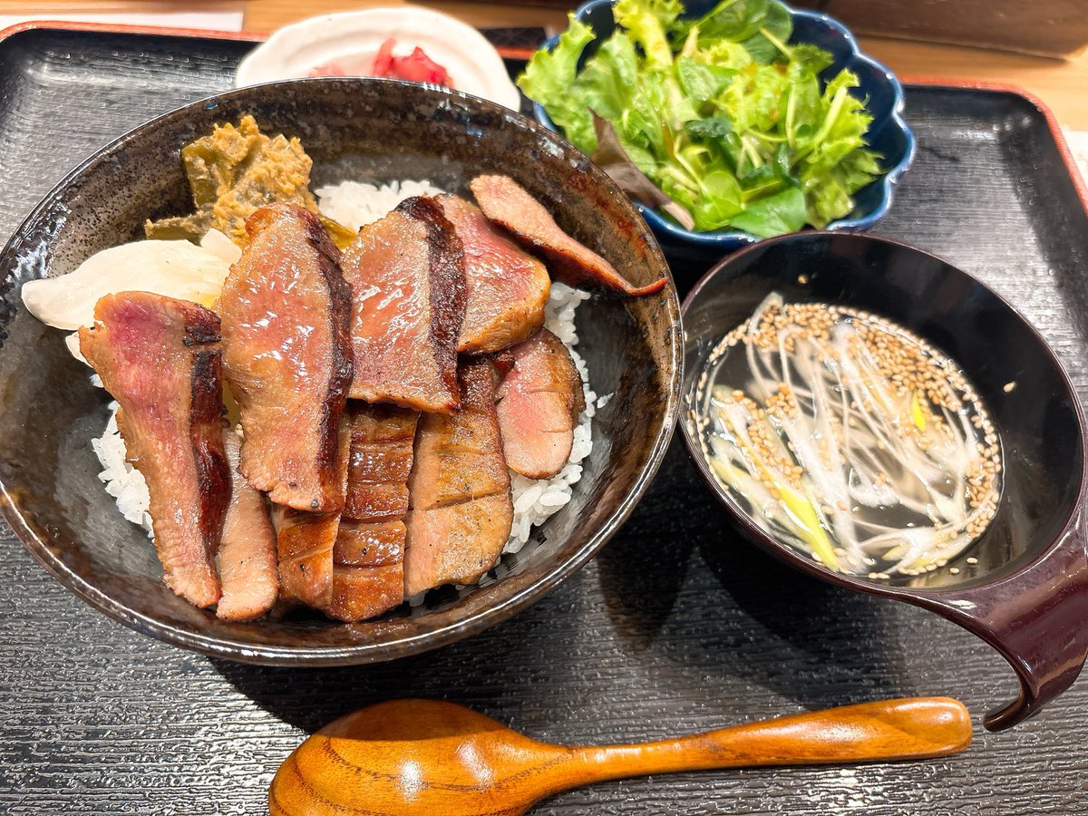mikan333's tweet photo. 昼も夜も牛タン食べた。お土産は買ってあるぞー！！(家族へ) https://t.co/axXQXougPz