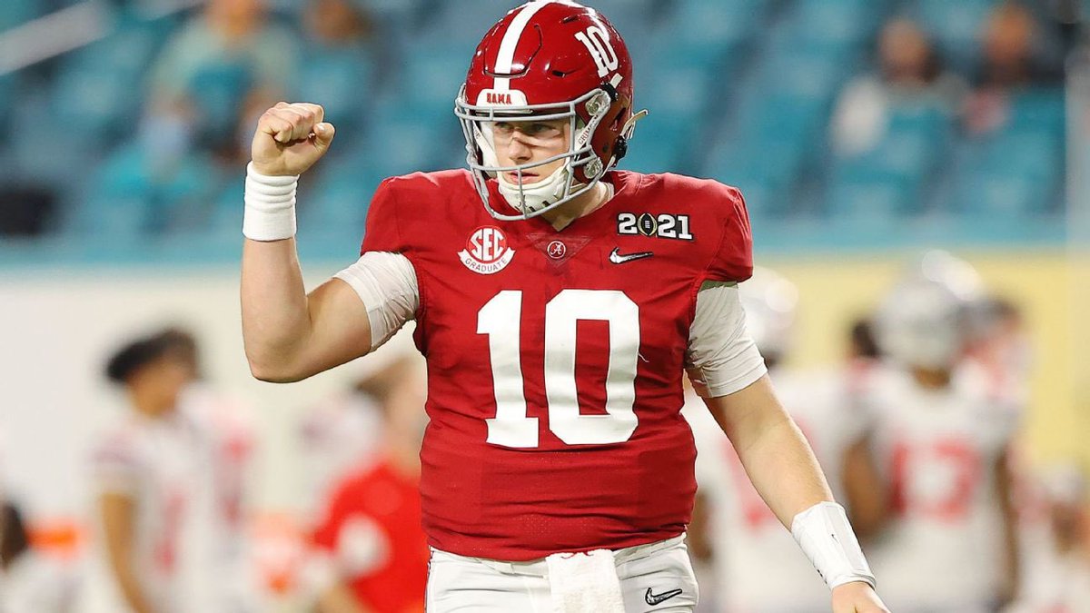 john_squirrell_'s tweet photo. Two weeks into the season, Jayden Maiava has an 88.9% completion percentage.

The last college quarterback to finish the season with those numbers was Mac Jones in 2020 who finished the year at a 77% completion percentage. https://t.co/259REHCogT