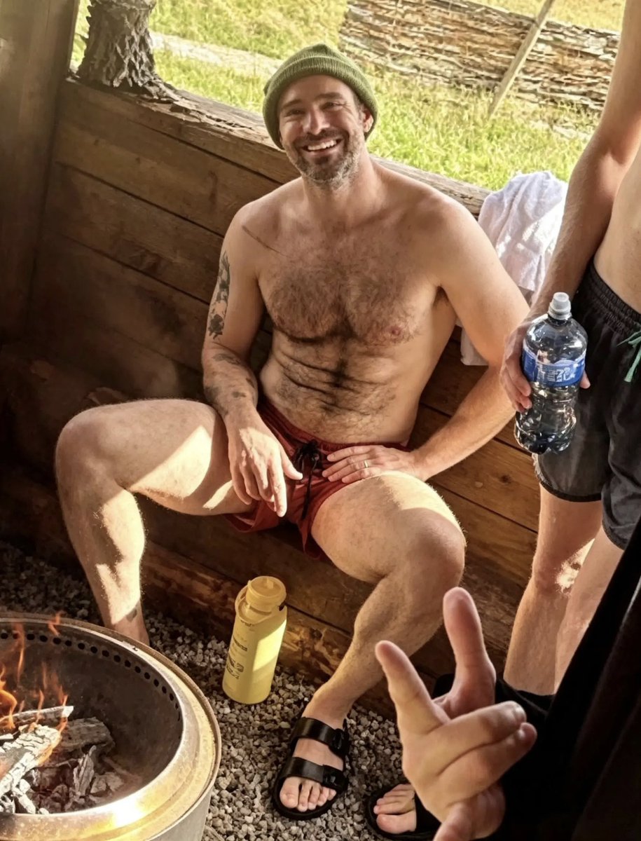 BuzzingPop's tweet photo. Charlie Cox looks dashing in new photo. https://t.co/wtJi7D66x0