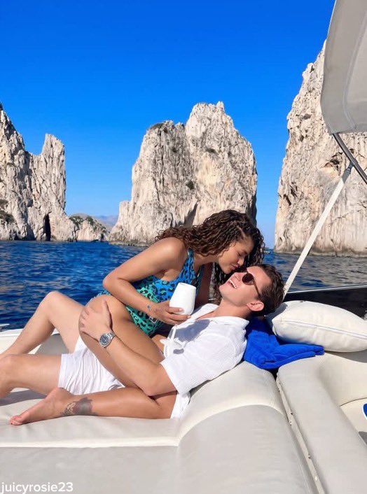 iamiarah_'s tweet photo. Tom Holland and Zendaya on How to Actually Have a Good Time... https://t.co/qjjMLVd3ZD