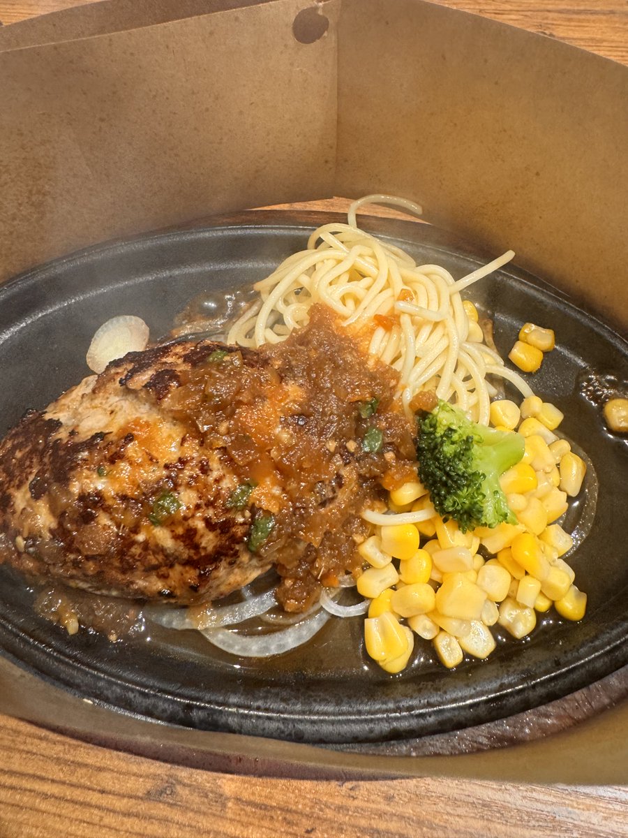 ashtangayy's tweet photo. 昼は学研前のハンバーグ屋さん https://t.co/mVHWTpb6F2