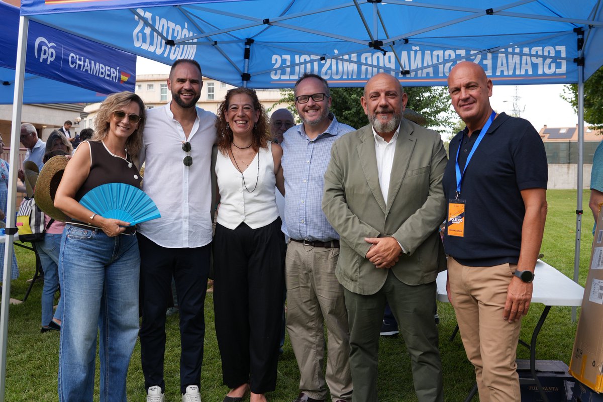ppmostoles's tweet photo. Hoy hemos hecho equipo en Getafe. El @ppmadrid pone en marcha un curso político decisivo, con @NunezFeijoo, @IdiazAyuso y con todo el partido volcado en 2027.

Desde Móstoles, presentes y preparados para lo que viene. Porque cuando toca trabajar, el PP de Móstoles está. https://t.co/doI7TdFPyC