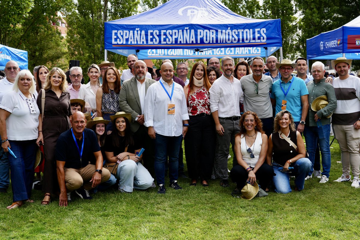ppmostoles's tweet photo. Hoy hemos hecho equipo en Getafe. El @ppmadrid pone en marcha un curso político decisivo, con @NunezFeijoo, @IdiazAyuso y con todo el partido volcado en 2027.

Desde Móstoles, presentes y preparados para lo que viene. Porque cuando toca trabajar, el PP de Móstoles está. https://t.co/doI7TdFPyC