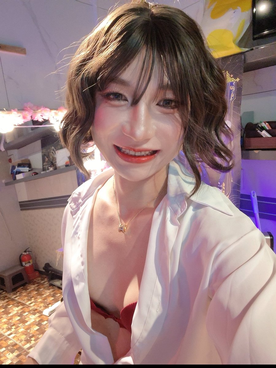 Olivia6242857's tweet photo. 오피스룩 맞나요? ㅋㅋ
사실 제가 좋아하는 day look 이기도 해요 🤍
Apparently, buttons are optional 😂
#OOTD #daylook #MTF #Transwoman https://t.co/FjD4ySDkoI