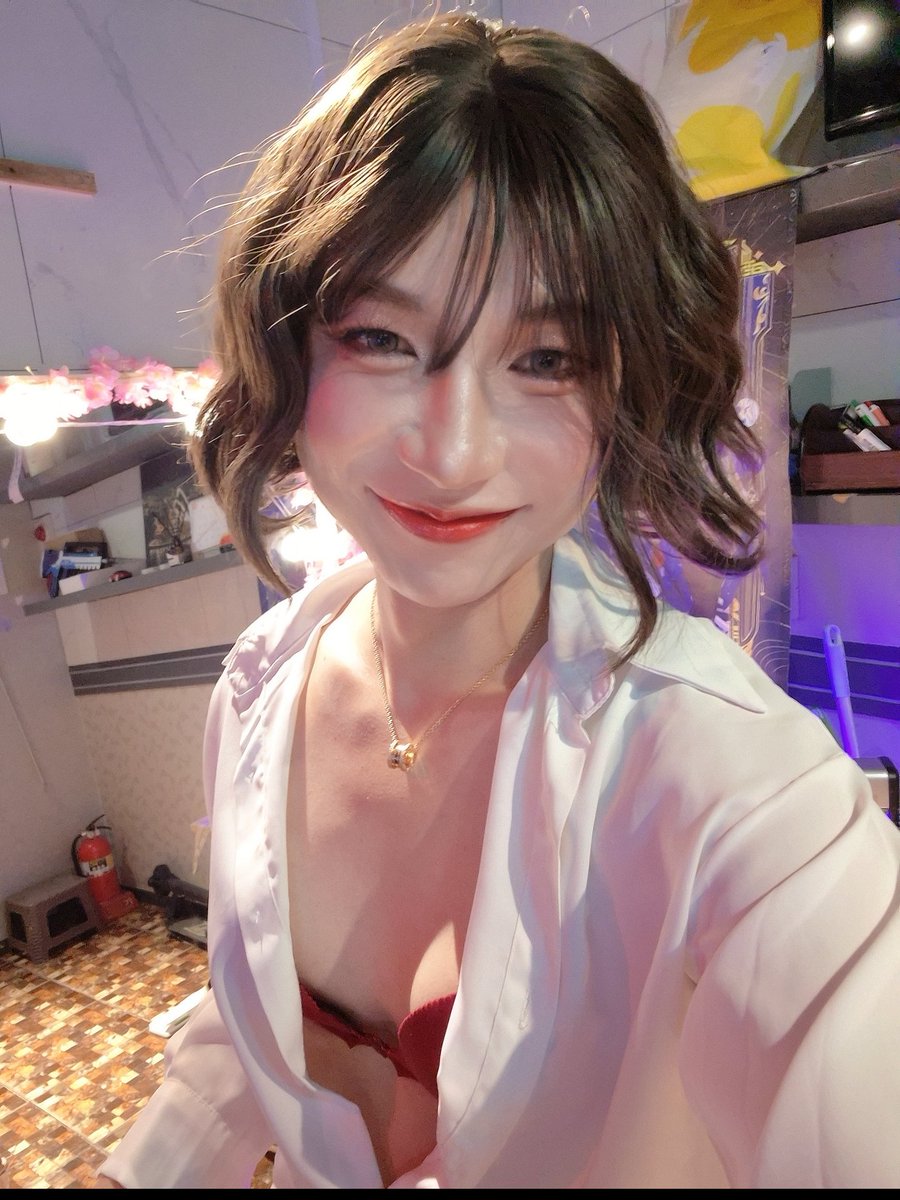 Olivia6242857's tweet photo. 오피스룩 맞나요? ㅋㅋ
사실 제가 좋아하는 day look 이기도 해요 🤍
Apparently, buttons are optional 😂
#OOTD #daylook #MTF #Transwoman https://t.co/FjD4ySDkoI