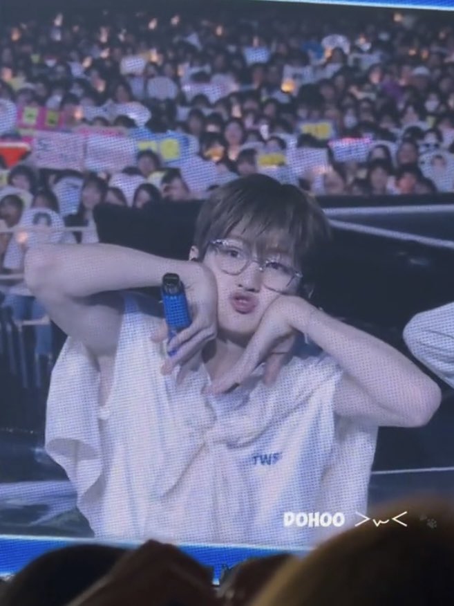 jiunkecil's tweet photo. peak circlehoon omg 😭😭😭😭😭 https://t.co/uNPslx9WMm