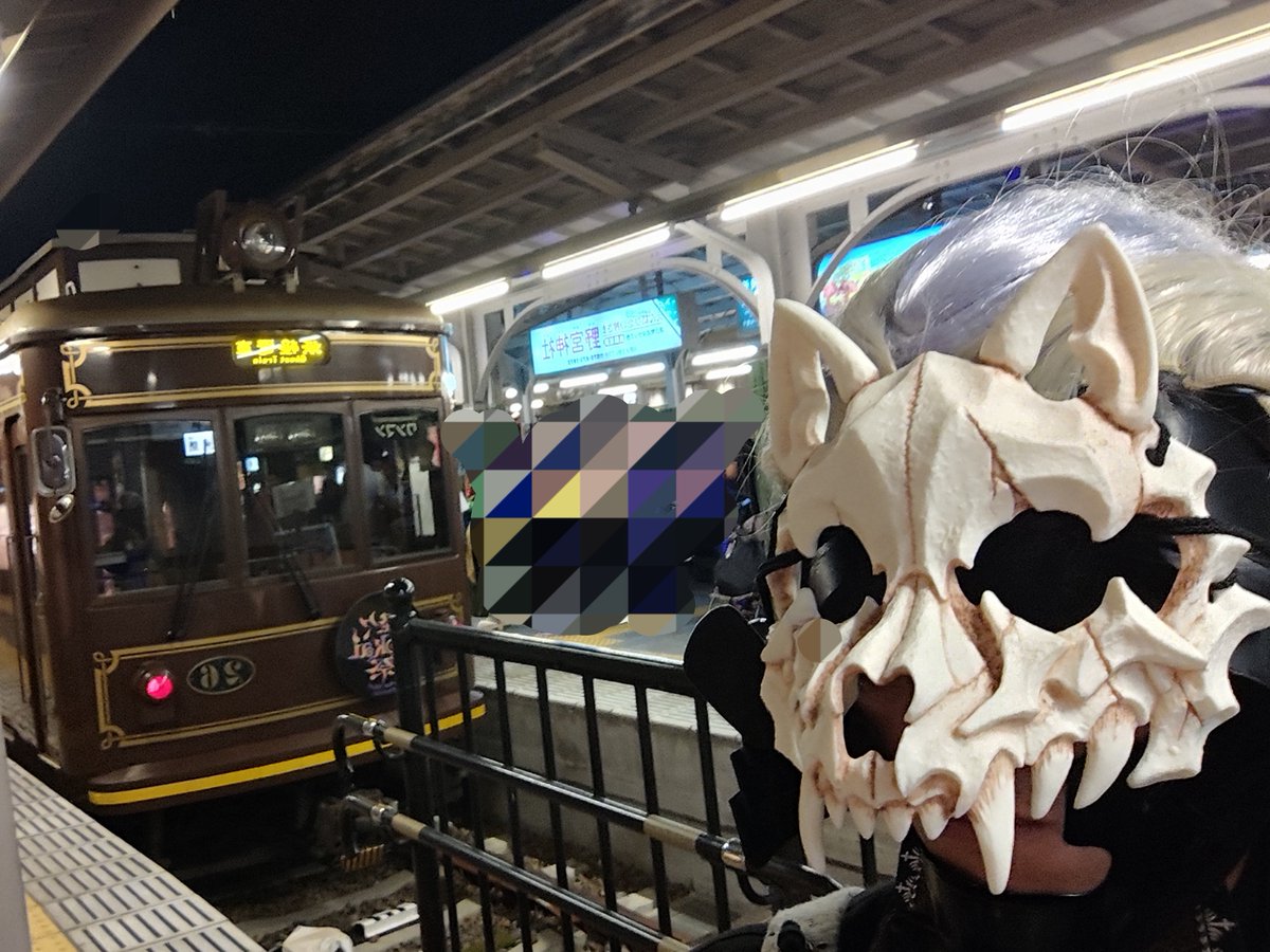 sisiriann's tweet photo. 今日の日中はお誘い頂いて「有楽ＧTO茶会」に
快晴の中
有楽斎殿のお点前や皆々持ち寄ったお菓子と楽しい話であっという間でした😊

夕方からは #嵐電怪々YOKAI駅 に
短い間でしたが楽しい時間でした
（ご挨拶しそびれた皆様申し訳ありません）
#関ヶ原戦国甲冑館行軍隊幻想組 https://t.co/Ti8i13HKXH