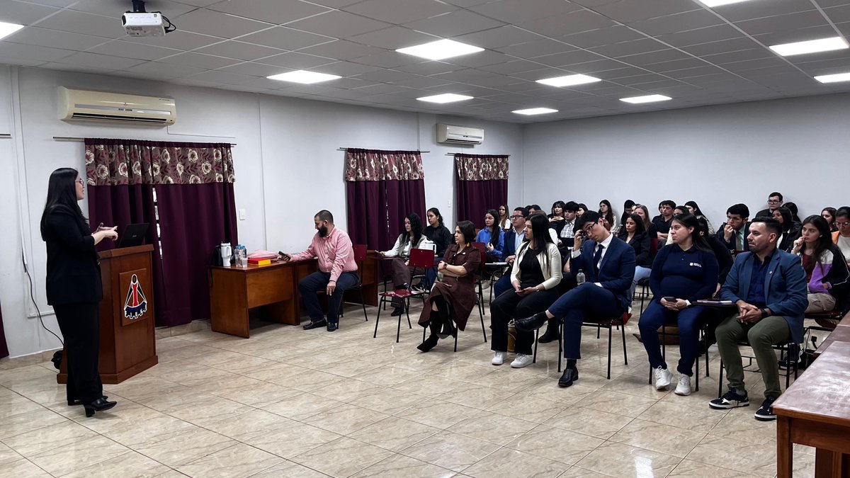 becalpy's tweet photo. Alejandra Bogado, directora general de Formación para el Desarrollo, brindó detalles a la comunidad educativa de @uni_itapua sobre las oportunidades de becas que ofrece #BECAL https://t.co/gEZeLWlL4J