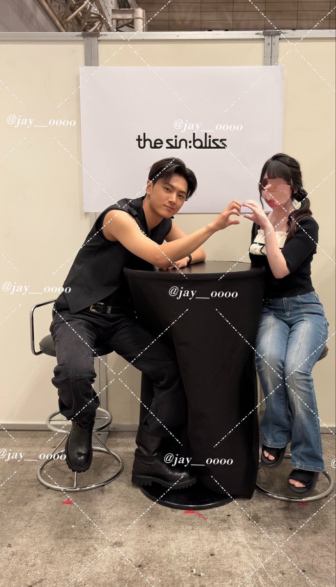 jay__oooo's tweet photo. 260905 ENHYPEN ミーグリ 個サ ツーショット レポ

・イケメンで神✨️
・話を真剣に聞いてくれて神✨️
・椅子乗るのもたついてたら心配してくれて神✨️
・緊張しすぎて全く近づけなかったら、めっちゃこちらに身を乗り出してくれて神✨️
➡️その結果ハート作れていなくて神✨️ https://t.co/6sygjXeiaN