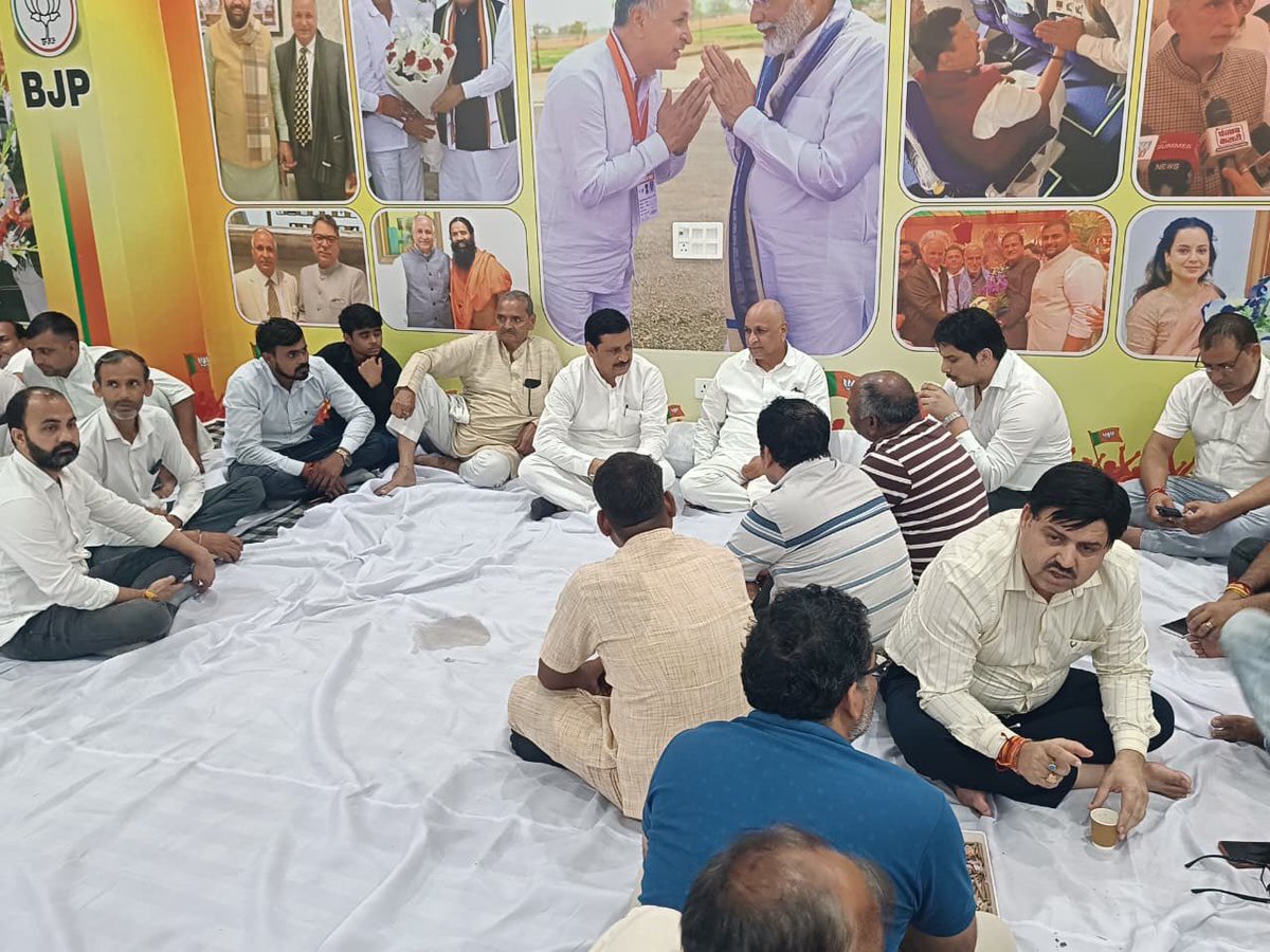 ErMammanKhan's tweet photo. विधानसभा में हमारे साथी एवं होडल से विधायक श्री हरिंदर सिंह जी की माताजी के निधन का समाचार अत्यंत दुःखद एवं हृदयविदारक है।

आज उनके निवास स्थान होडल पहुँचकर उनके परिजनों से मुलाकात की और अपनी गहरी शोक संवेदनाएँ व्यक्त कीं। https://t.co/xkOBOHgUDl