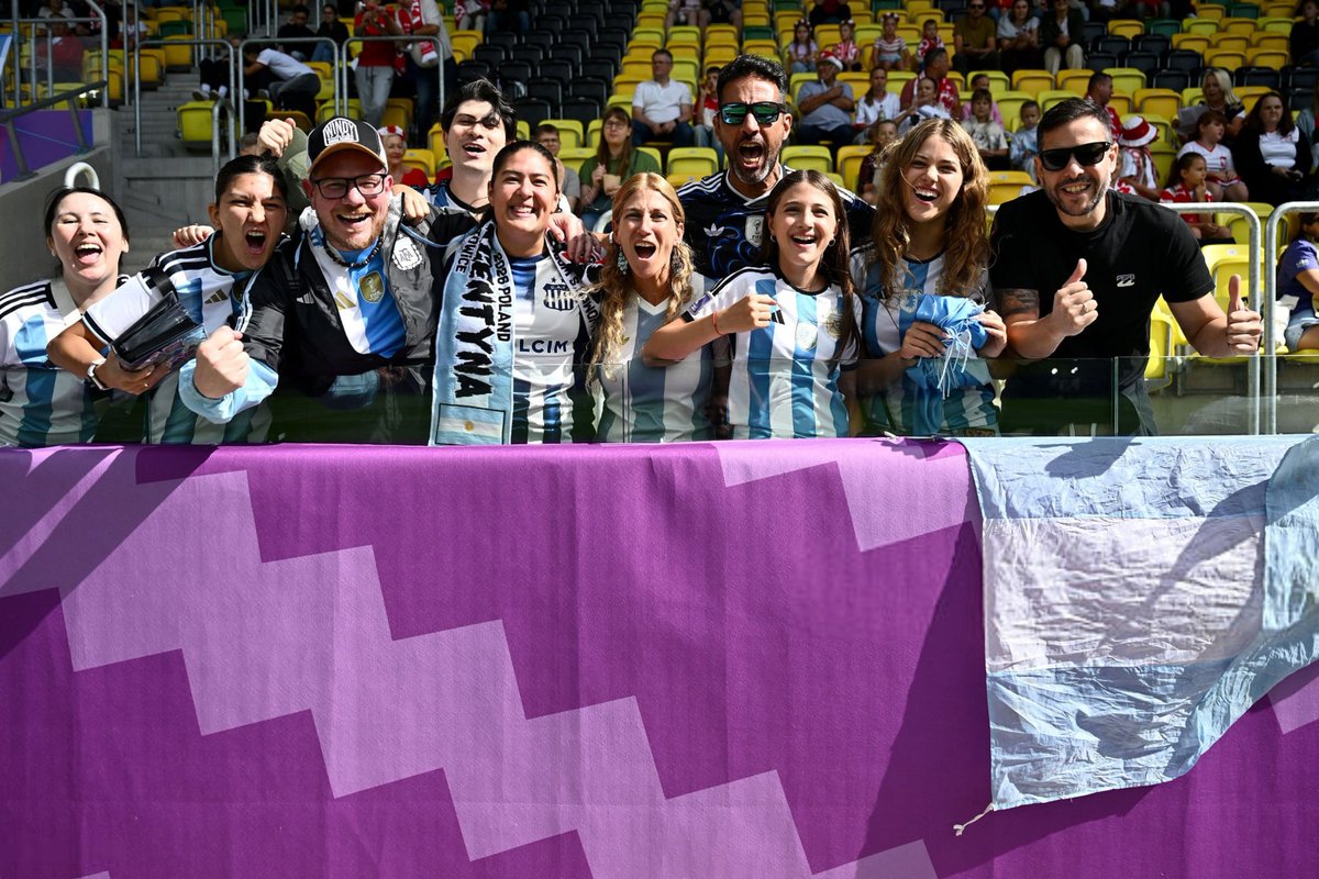 FemeninoAFA's tweet photo. ¿Argentina? Con aguante en todos lados!
#VamosLasPibas
#U20FIFAWWC https://t.co/0IO9jTNV6L