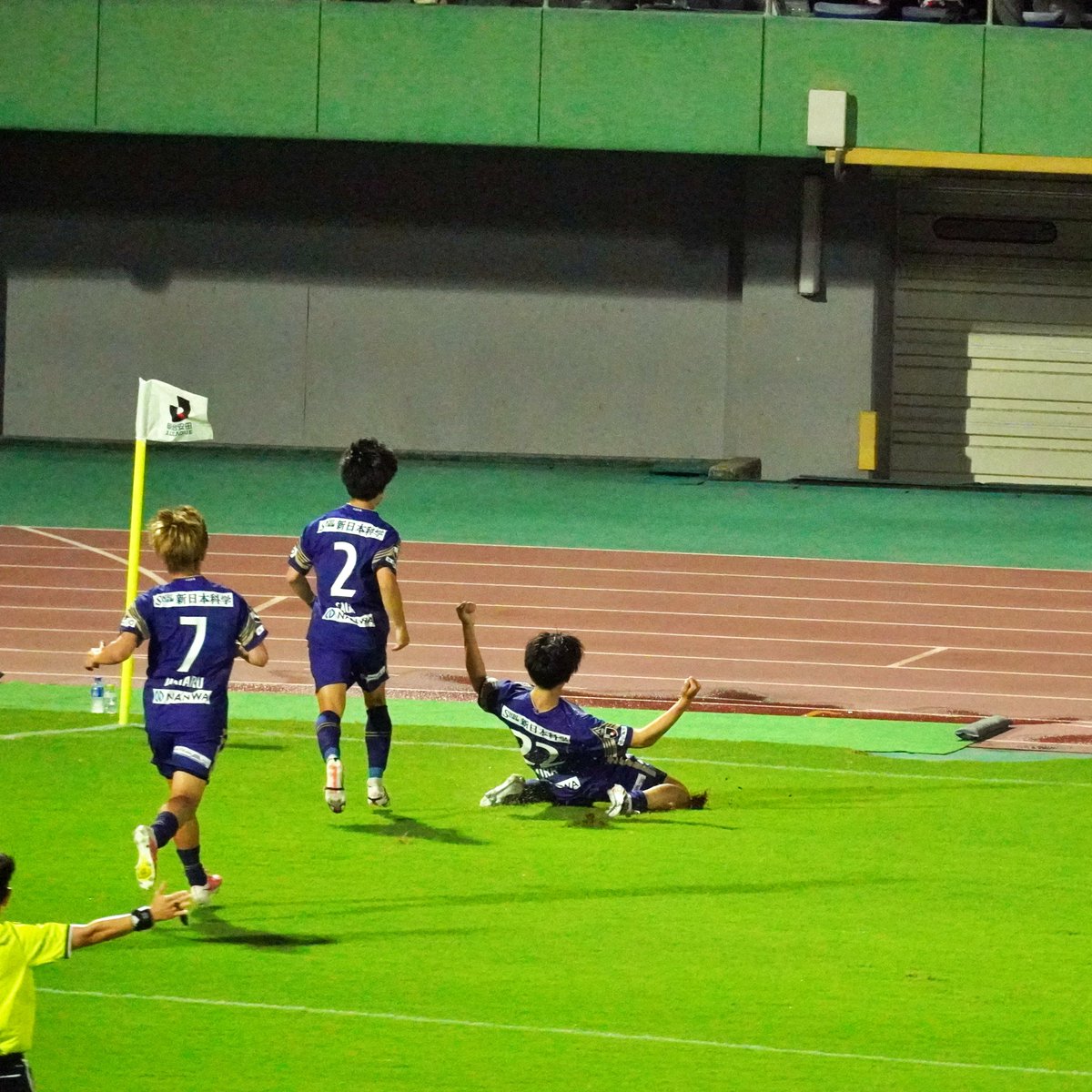 highbury_n5_1bu's tweet photo. 先制ゴールからの膝スラ🦵
#鹿児島ユナイテッドFC
#髙橋旺良 https://t.co/YgZTejyBBd