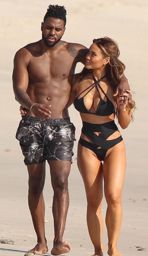 queendiane4you's tweet photo. Jason Derulo and Daphne Joy enjoying a relaxed beach stroll together in Mexico, 

Bro unlocked a level average man can’t access 😭 https://t.co/6OrSdWj98q