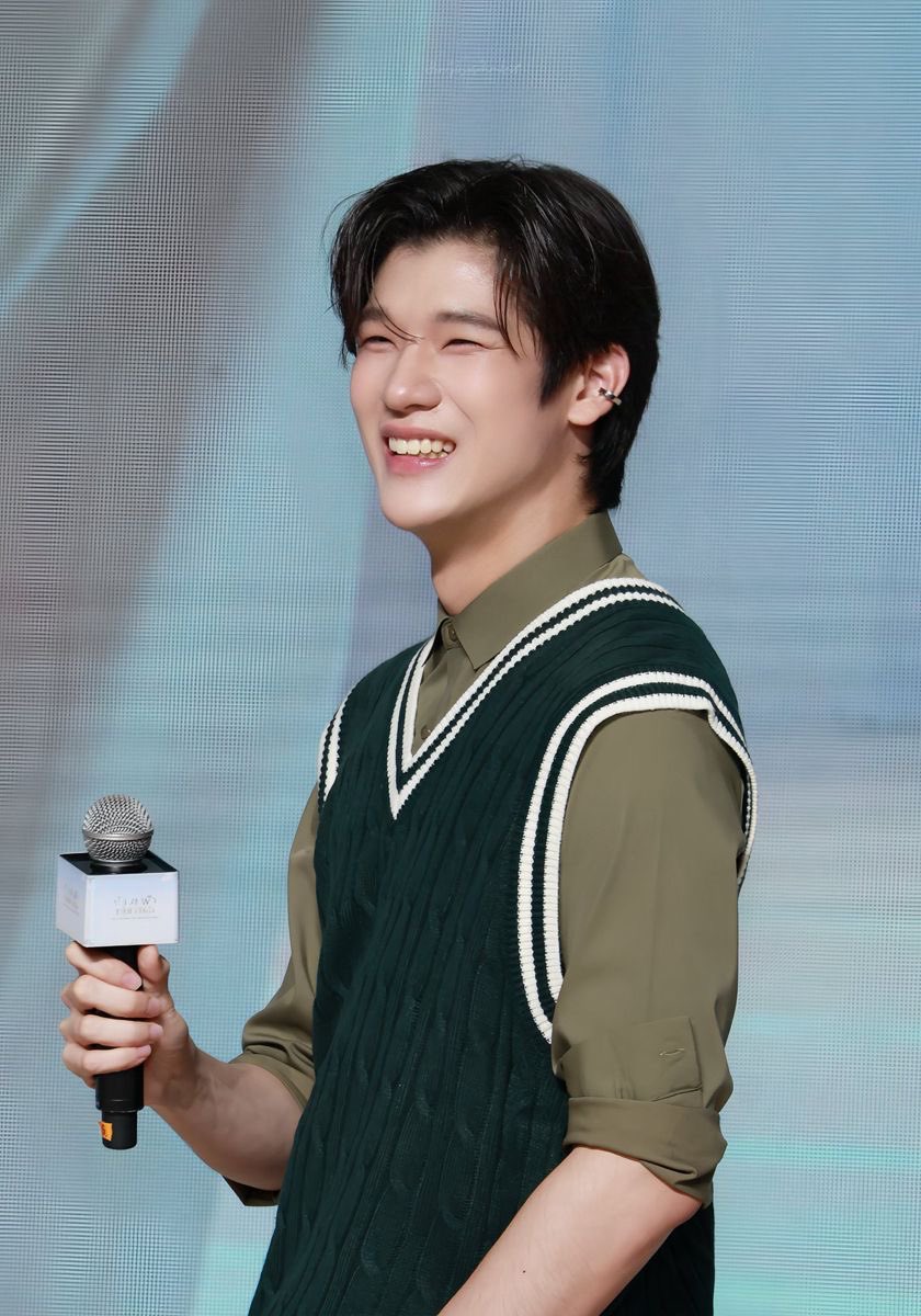 JimmyKarnHome's tweet photo. Our 4 favs pictures of Jimmy’s smile ☺️💕
JIMMY’S PRECIOUS SMILE
#SmilingWithJimmy
#jimmy_jimmoi https://t.co/tjT808myWN