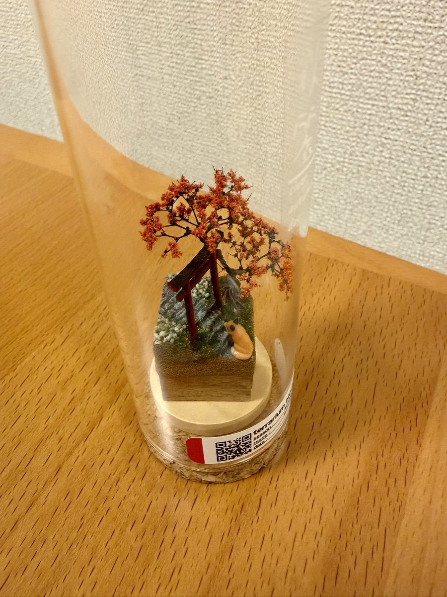 delpi_tw's tweet photo. 今日の戦利品①
手のひらサイズですごく精巧なミニチュアジオラマ
登場人物(キツネ)は作家さんと相談して位置決め
#東京ハンドメイドマルシェ
#MILLIPLANETS
#ミリプラネット https://t.co/Yu7H7dlLHe
