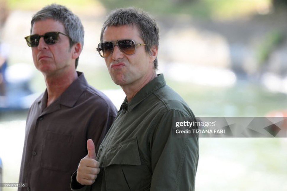 MaxiGonzalez_23's tweet photo. LOS HERMANOS GALLAGHER EN VENECIA 🧵 https://t.co/YiEeyxibav