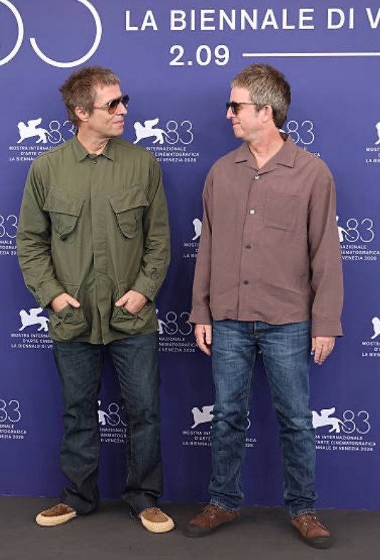 MaxiGonzalez_23's tweet photo. LOS HERMANOS GALLAGHER EN VENECIA 🧵 https://t.co/YiEeyxibav