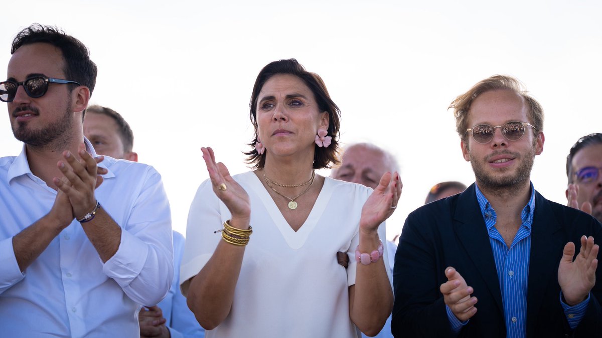 LaureLavalette's tweet photo. Eric Ciotti a montré la voie à tous les Français de bonne volonté. Il y a 5 mois à Nice et dans 8 mois dans tout le pays.

L’union du Rassemblement national et de l’Union des droites pour la République est la première marche qui conduira le peuple à l’Elysée. https://t.co/N3DyFXXTPe