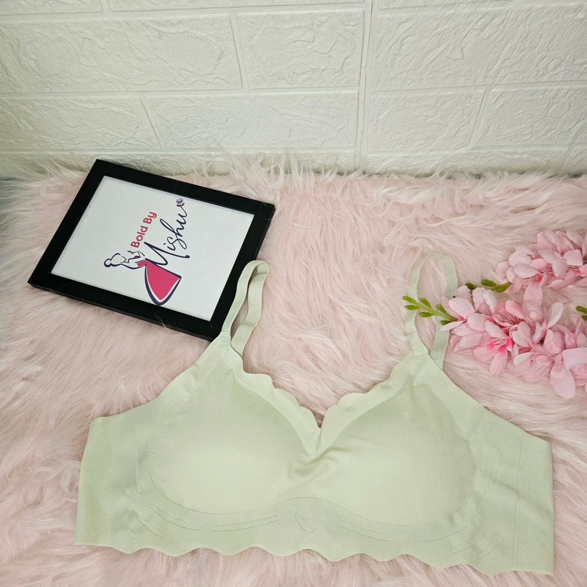 SaundraDriyscp's tweet photo. Soft Seamless Comfort Bra for teens and slim or petite adults. Sizes 34–38. Lightweight support, soft breathable fabric, wire-free comfort, natural shape, and all-day ease. Perfect for ages 12–25+ who love natural comfort. https://t.co/RbOkUGf3wJ