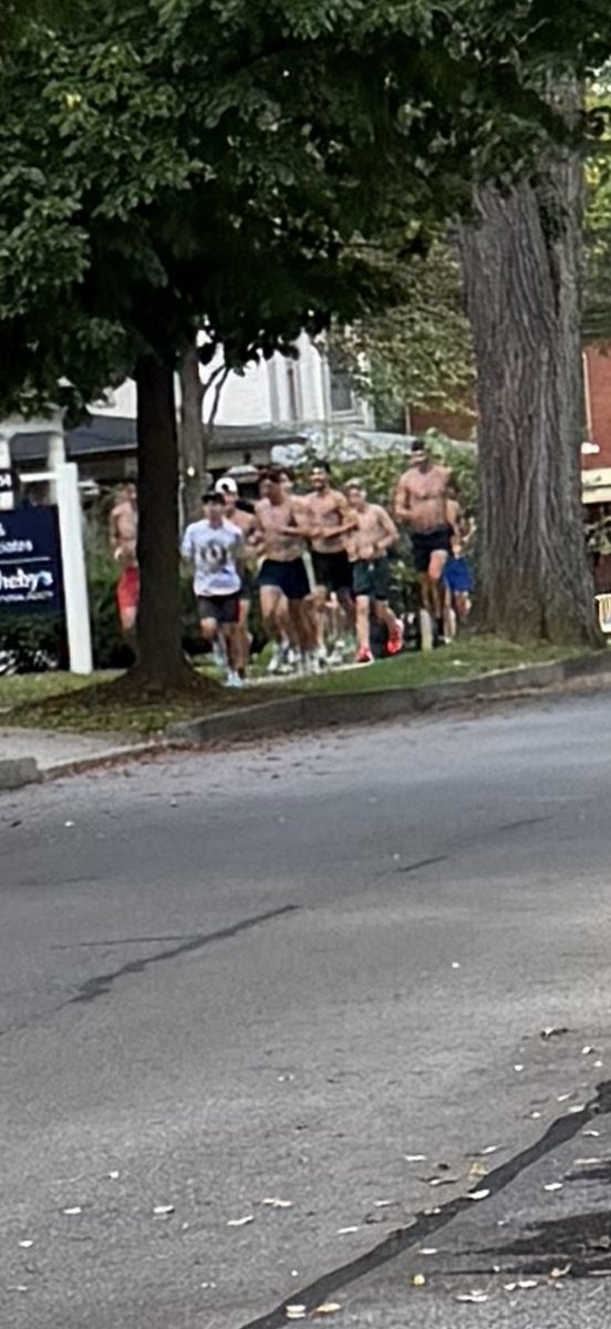 psuwardicspicks's tweet photo. Gameday ruined by 15 shirtless runners https://t.co/sBpOoqEZpU