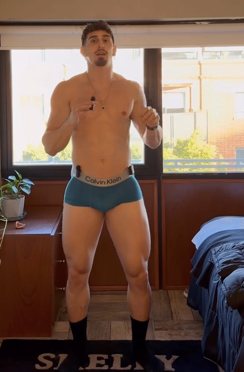 Funny_Lhand's tweet photo. Are you attracted to Men thighs ? https://t.co/Of9lxfC9vR
