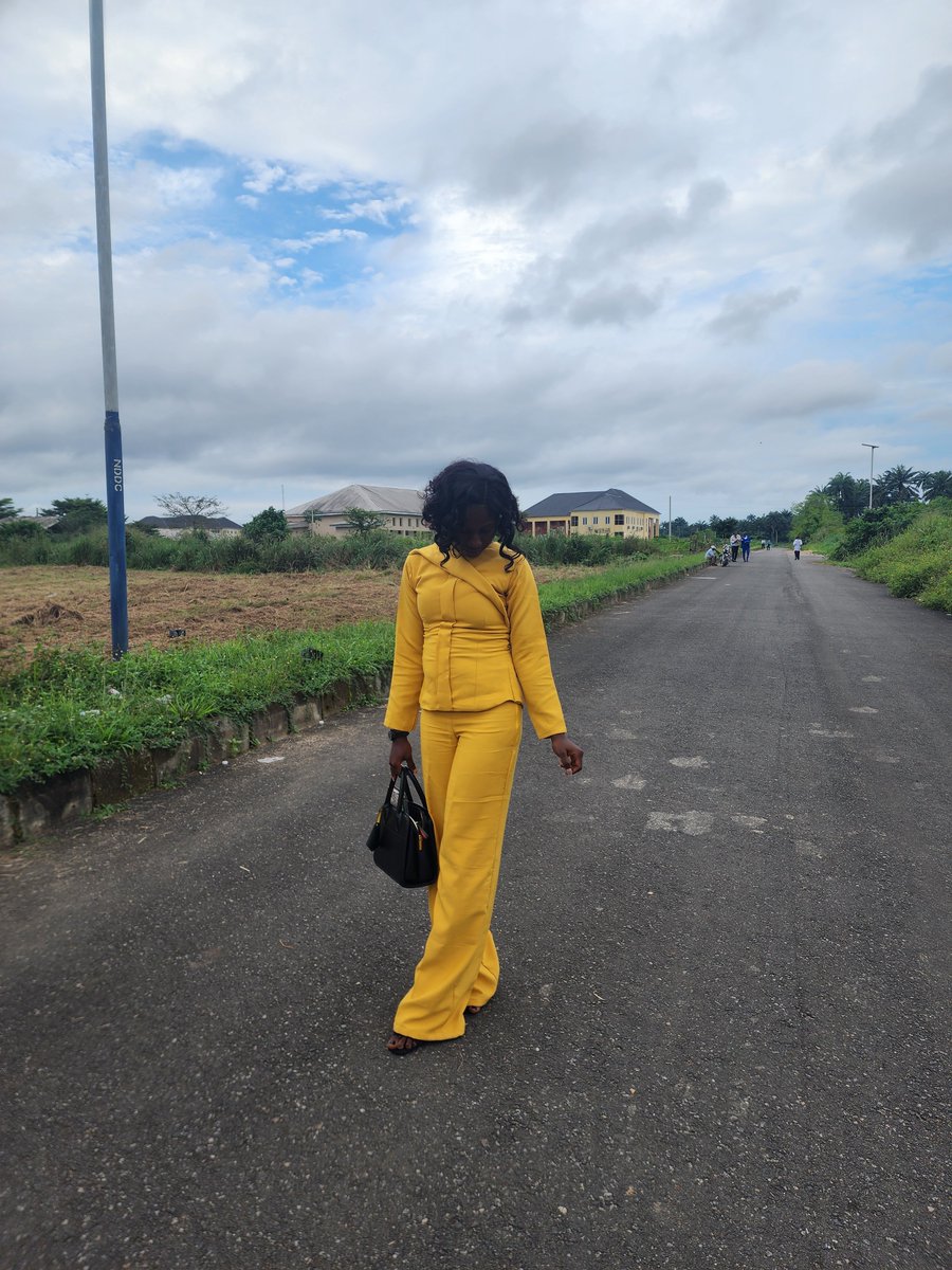 Nkemlaka's tweet photo. See who was listed as a panelist for project defense😇 my first by the way 🫠
But it's really embarrassing seeing students not being to write and defend their project 🤦‍♀️
Out of 30students, only one stood out💔
Life of an Educator💛 https://t.co/IGz72wkjFp