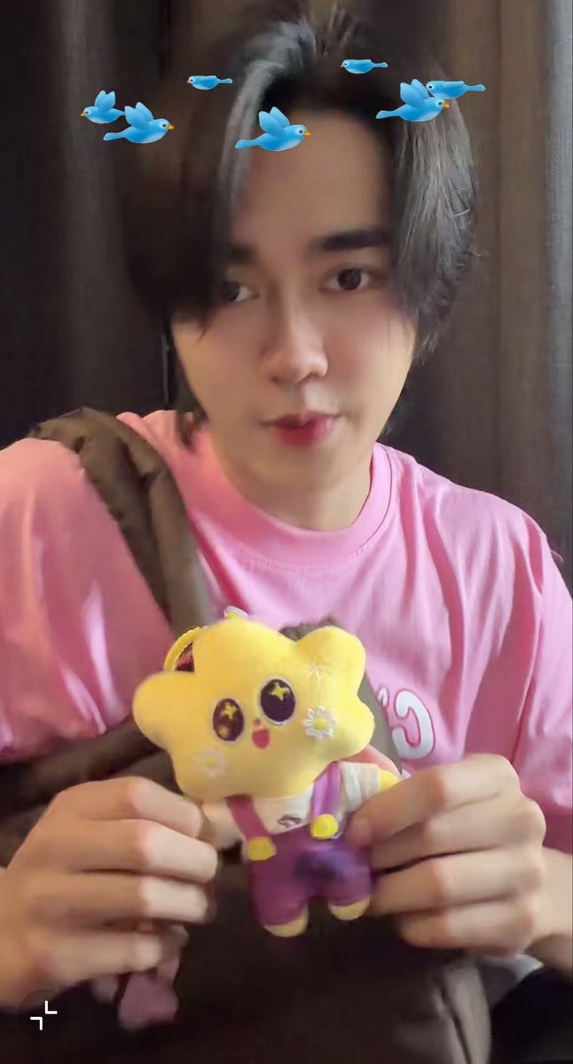ifyktify's tweet photo. น้องบูมเอาเซรี่มาห้อยให้ดู น่ารักมากเลย ไปสั่งกันได้นะค้าบ ลองดูในนี้ได้ @patustudios 

— #besevboom #เยลลี่บูม ^. .^₎⟆ https://t.co/VQlHP2oYps