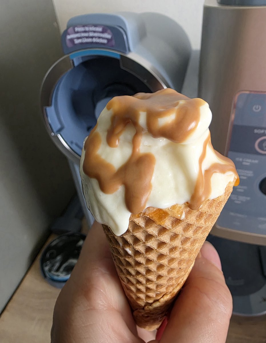 rbeate23's tweet photo. Wünsche euch allen einen schönen Nachmittag ☀️ hier gibt's ein leckeres Mango-Kokos-Softeis mit Karamellsoße. 🍦😋
#eismaschine #ninja #softeis https://t.co/Yna86786E5
