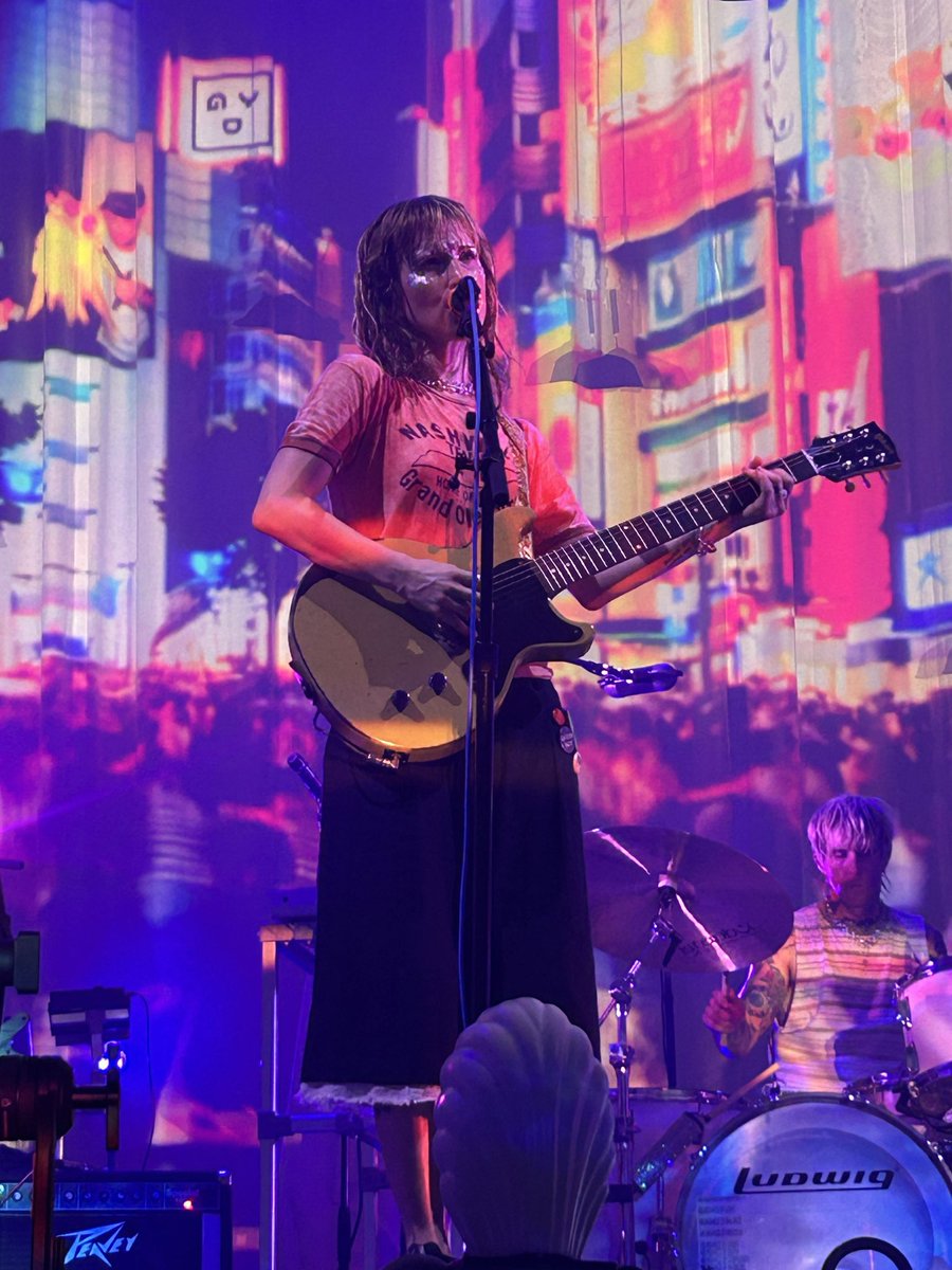 yelyahglazer's tweet photo. gorgeous girl during dream girl in shibuya 🌸 https://t.co/6U3AXlBWVX