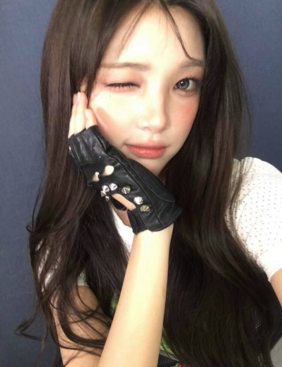hs2rtschu's tweet photo. with a face card that could mog the whole industry, insane dance skills, out of this world vocals, yuha is so criminally underrated it hurts https://t.co/goc008VDJt