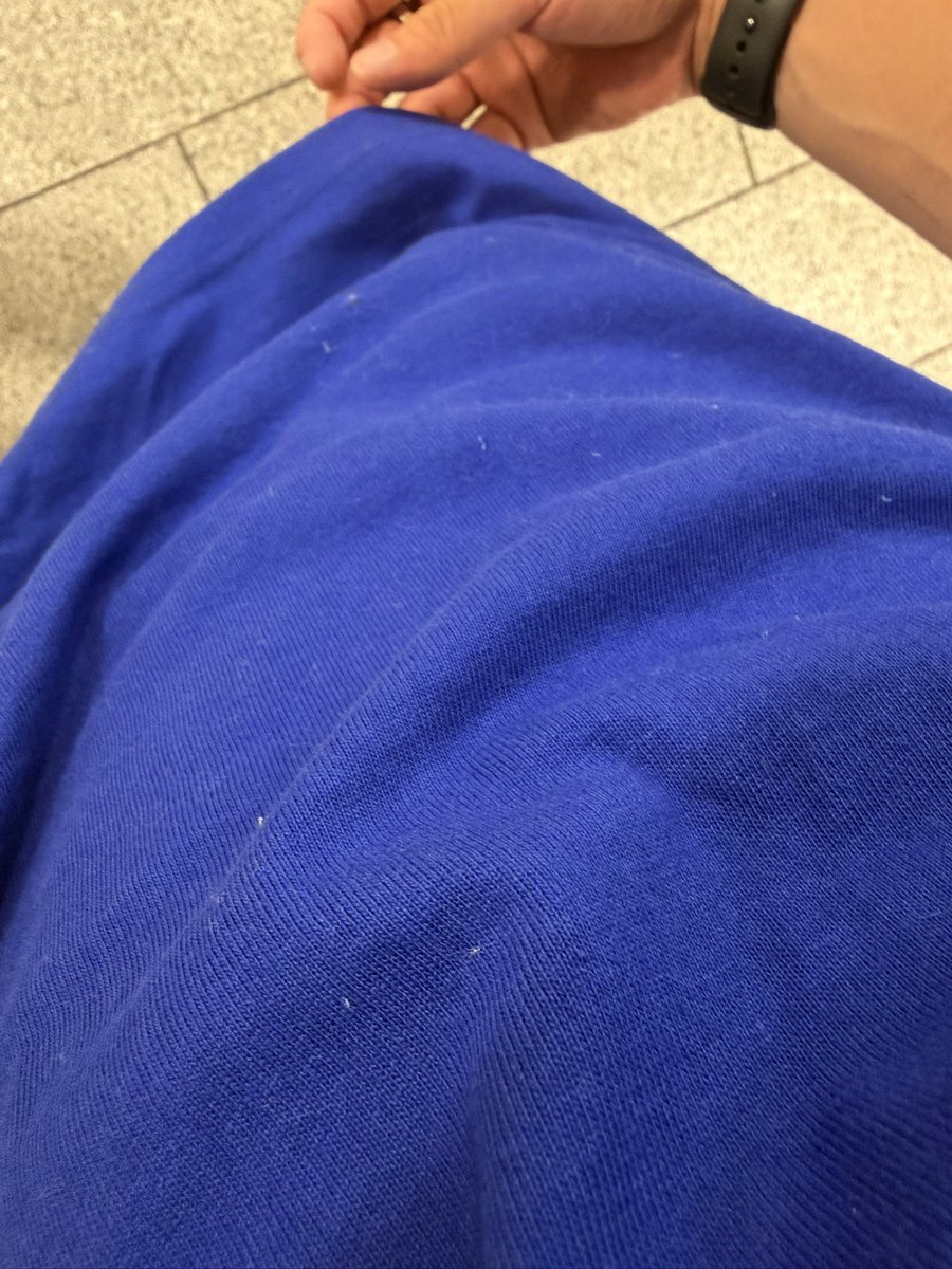 kkkvaws's tweet photo. ライブ終わったら、HOROタオルのケパケパが服や体中に付いていた
今までそんなこと無かったけどな
タオルの作り変わったのが影響してる？ https://t.co/UBQhsmyj60