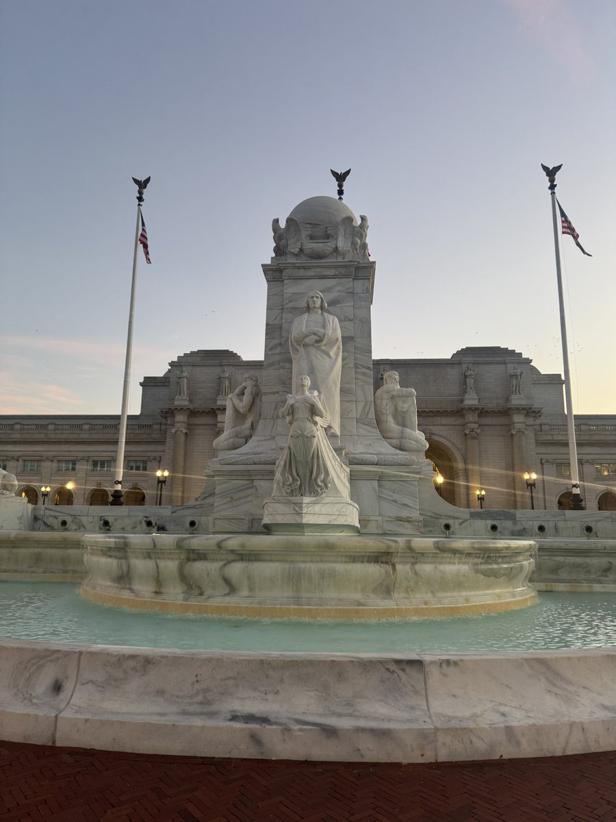 Jonatanrcruzm's tweet photo. Union Station #dc https://t.co/GDVxuZuI2w
