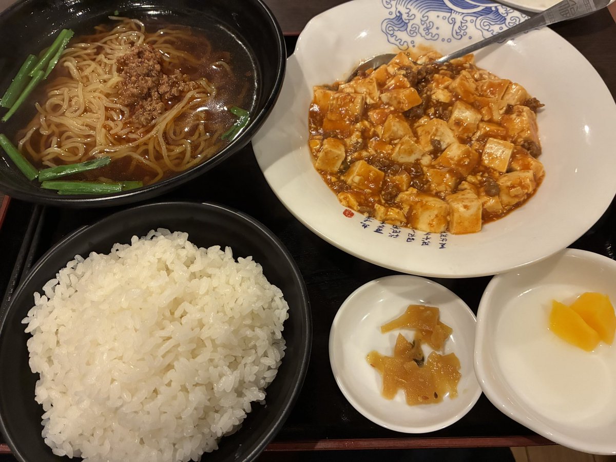 kh51yxdVMA74937's tweet photo. 今日はキラカップに参加してきました。ストッククラスまさかの3位入賞。アフターレースまでワイワイ楽しかったです。ご一緒した皆さんお疲れ様でした。またよろしくお願いします。反省会は香味館の麻婆豆腐定食台湾ラーメン。ボリューム満点優勝うまし。^_^
#KIRACUP
#香味館 https://t.co/dZYcCYF4Rx