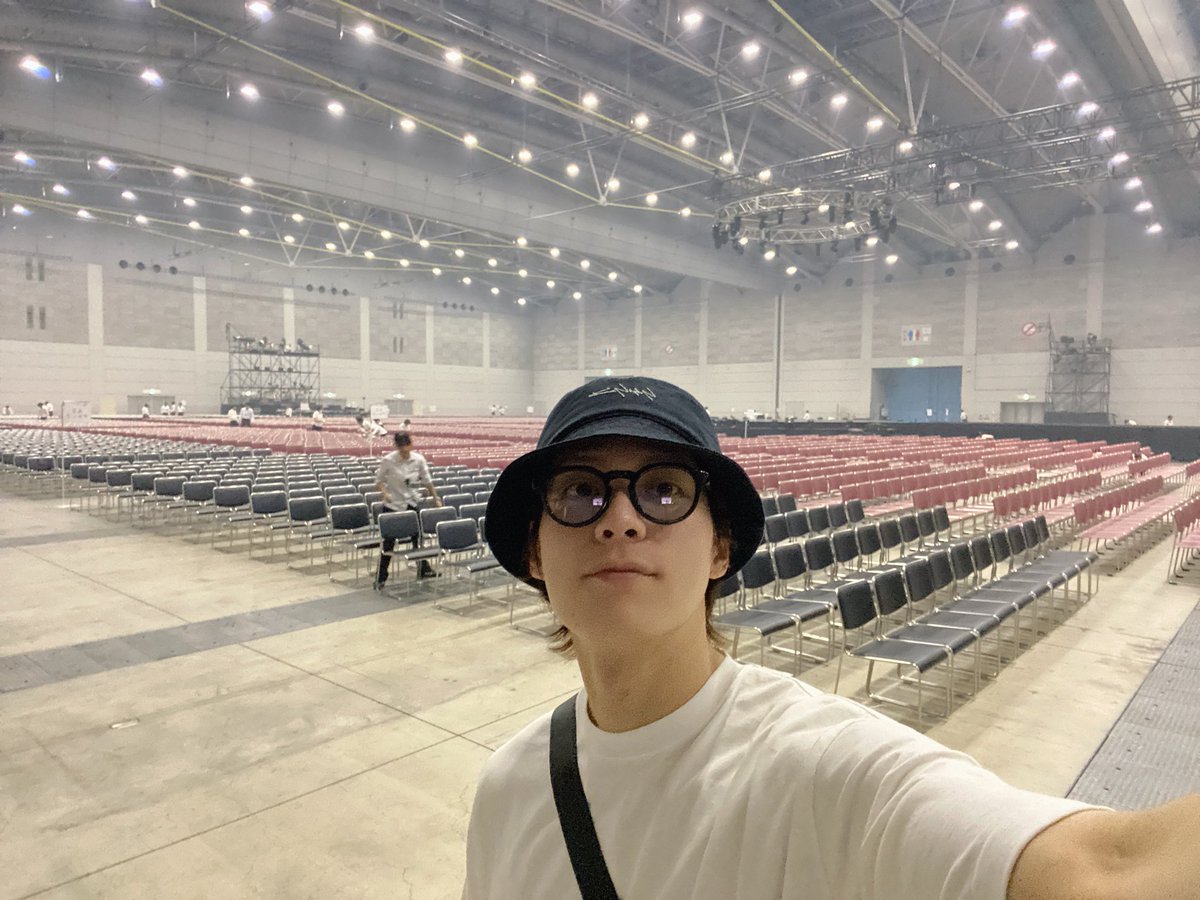 hyuu07261's tweet photo. #帝コン 
小倉公演マチソワ
ありがとうございました！！！
めちゃくちゃ広くてペンライトが
映える会場で綺麗な景色だった〜✨
資さんうどんもほっぺが落ちた🍜
明日大千穐楽よろしくです！

#newhistorycomingarenalive 
#帝劇コン https://t.co/qa0BzBmZOI