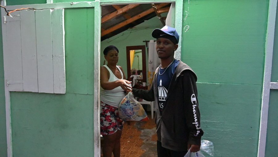 JMarte_hijo's tweet photo. Decenas de hogares del populoso sector de Guachupita, recibieron la mano amiga del Gobierno a través del DASAC.

Luis Abinader  y  Edgar Feliz trabajan para mejorar la calidad de vida de la población más necesitada.
@luisabinader @EdgarAugustoFe2 https://t.co/YOBZZSwN3b