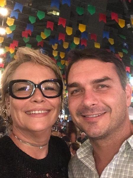 OrestesBrasil's tweet photo. Mãe de Flávio Bolsonaro acabou de receber 1 milhão de reais do PL para "disputar a eleição".

Como é fácil ser um Bolsonaro, todos viram milionários sem precisar trabalhar! https://t.co/sSU0nn3V3K