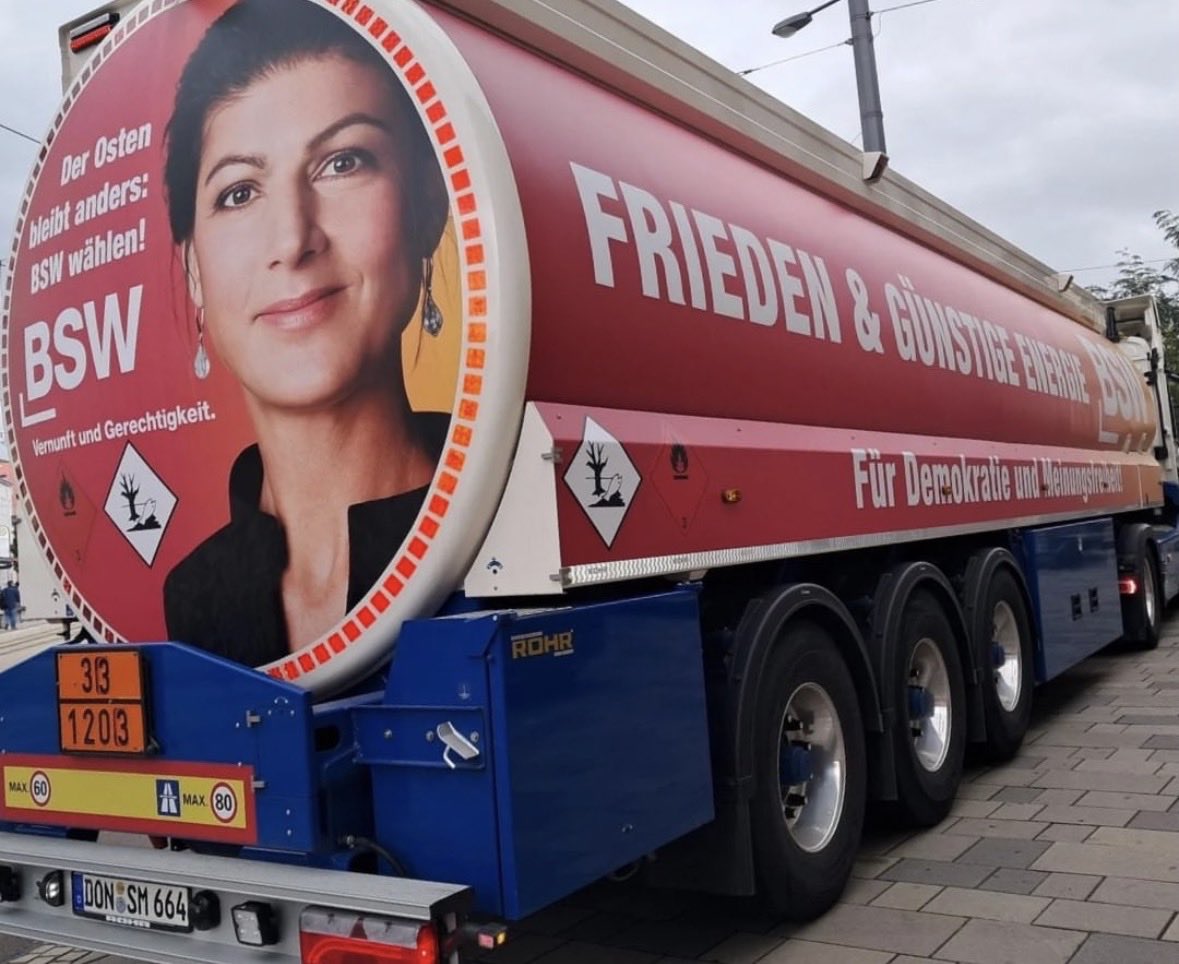 bourgeoislayer's tweet photo. was wird da drin gelagert? wrong answers only https://t.co/TvXO2uVD91