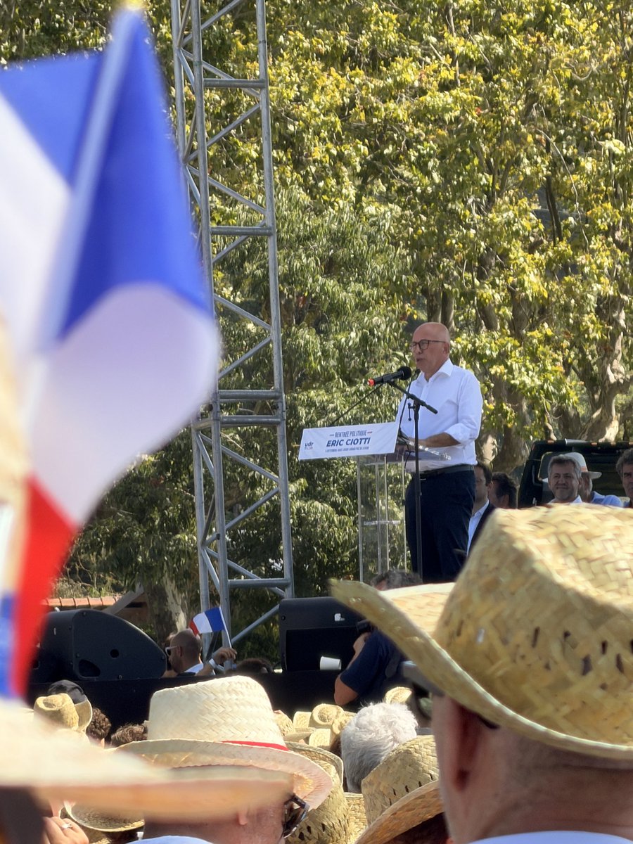 Cedrick_Santini's tweet photo. Présent au meeting de rentrée de l'@partiudr ! Une énergie forte, des convictions claires et une même volonté de porter l'alternance pour la France pour Nice. 
Plus que jamais engagés pour nos idées 🇫🇷🤝
#UDR #RentréePolitique #Politique #nice06 https://t.co/FnlFOVtyBj