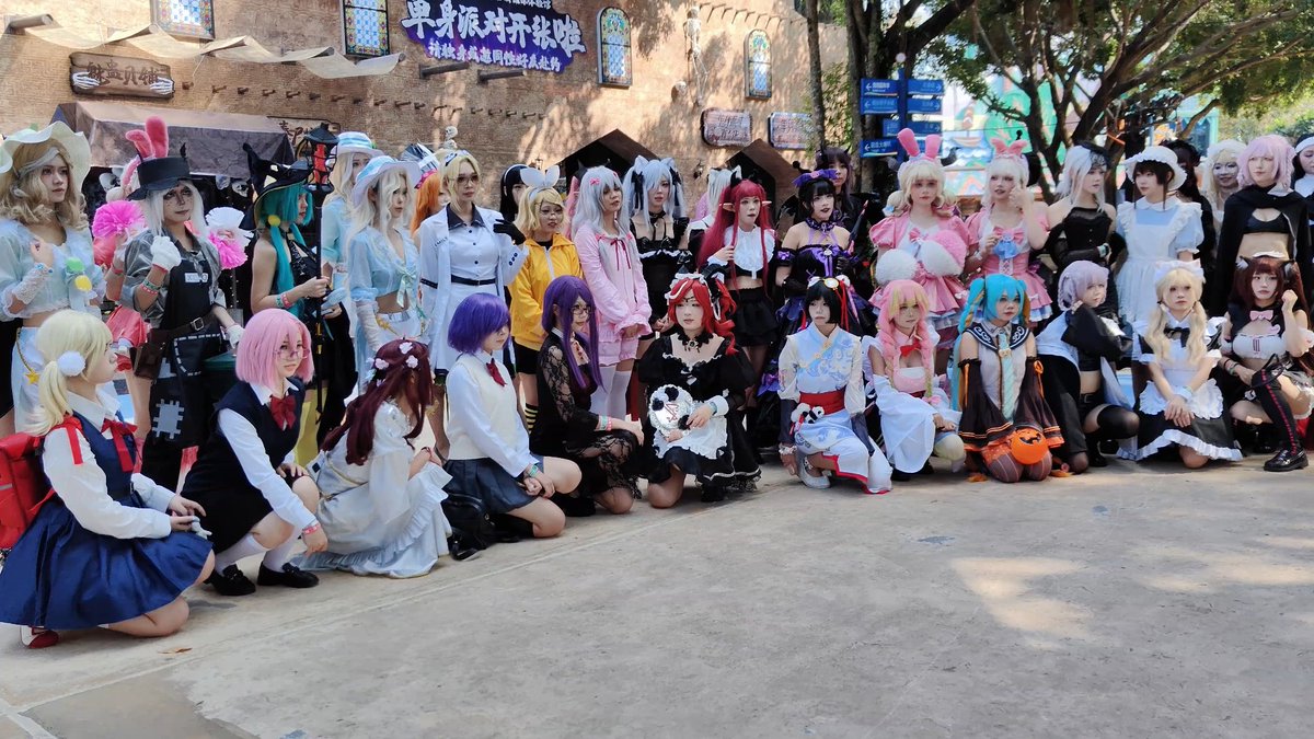 MuratKeserlfiu's tweet photo. Just checked in at today's amazing anime convention! Met so many awesome cosplayers, grabbed exclusive merch and already counting down to next year. https://t.co/5RdMlj8oj6